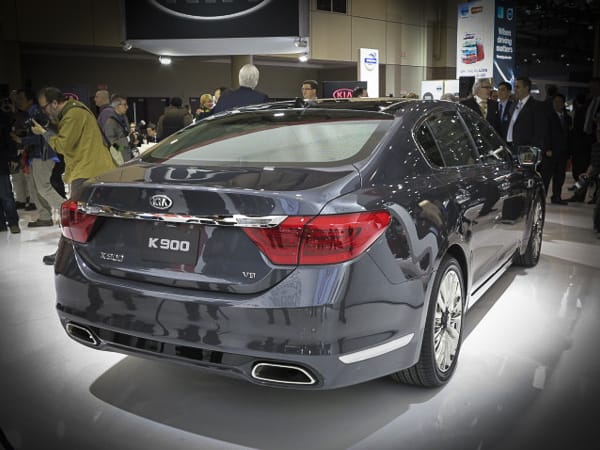 2015 Kia K900 rear