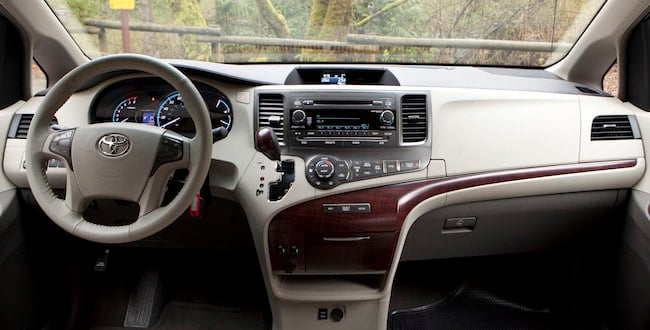 2014 Toyota Sienna Review dash