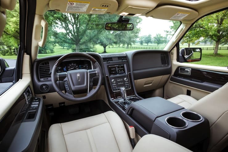 2015-lincoln-navigator interior front cabin