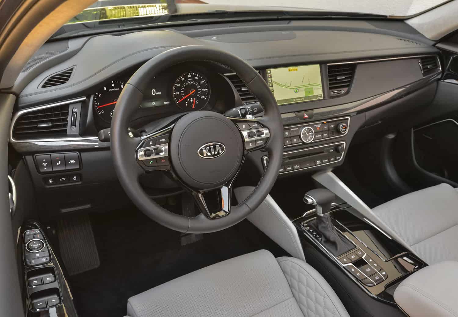 2017 Kia Cadenza Limited Review interior