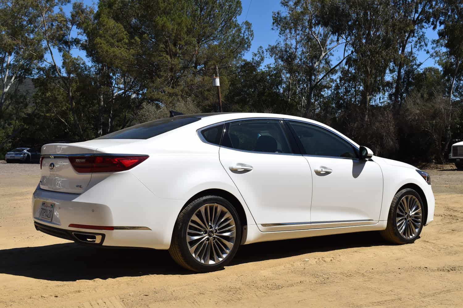 2017 Kia Cadenza Limited Review rear